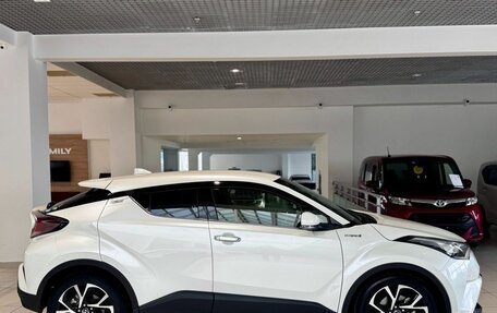 Toyota C-HR I рестайлинг, 2018 год, 1 999 000 рублей, 7 фотография