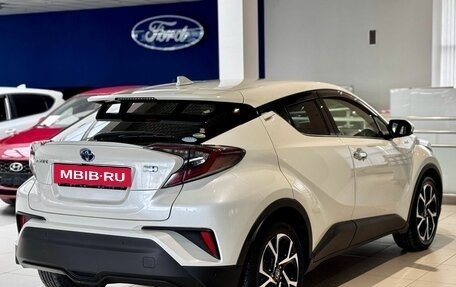 Toyota C-HR I рестайлинг, 2018 год, 1 999 000 рублей, 4 фотография