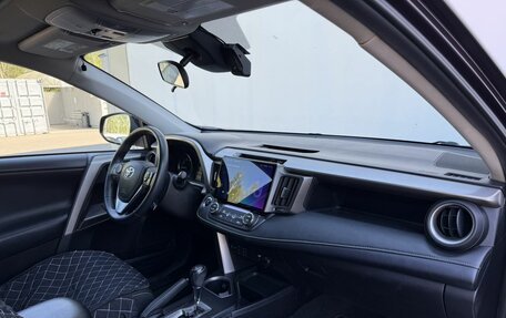 Toyota RAV4, 2018 год, 2 650 000 рублей, 10 фотография