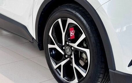 Toyota C-HR I рестайлинг, 2018 год, 1 999 000 рублей, 30 фотография