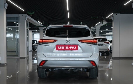 Toyota Highlander, 2026 год, 5 600 000 рублей, 6 фотография