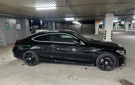 Mercedes-Benz C-Класс, 2017 год, 1 990 000 рублей, 4 фотография