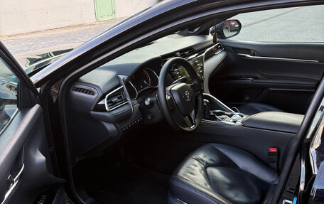 Toyota Camry, 2018 год, 2 990 000 рублей, 9 фотография