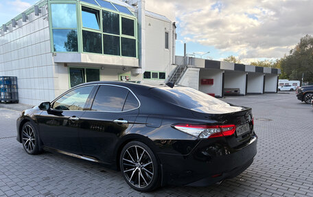 Toyota Camry, 2018 год, 2 990 000 рублей, 6 фотография