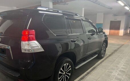 Toyota Land Cruiser Prado 150 рестайлинг 2, 2011 год, 3 300 000 рублей, 1 фотография
