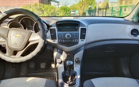 Chevrolet Cruze II, 2010 год, 580 000 рублей, 10 фотография