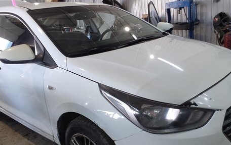 Hyundai Solaris II рестайлинг, 2017 год, 975 000 рублей, 3 фотография