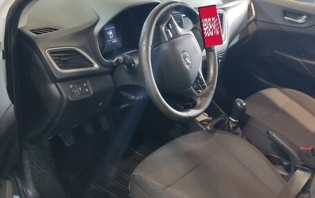 Hyundai Solaris II рестайлинг, 2017 год, 975 000 рублей, 5 фотография