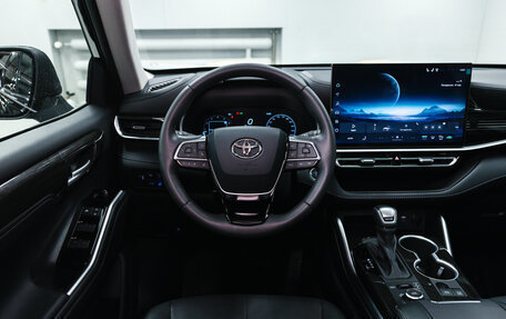 Toyota Highlander, 2025 год, 5 550 000 рублей, 24 фотография