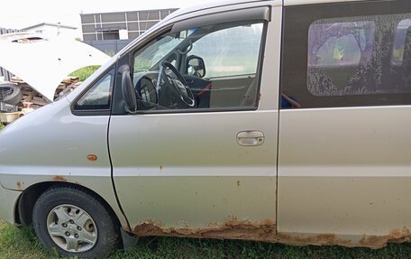 Hyundai H-1 II рестайлинг, 2001 год, 200 000 рублей, 3 фотография