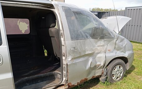 Hyundai H-1 II рестайлинг, 2001 год, 200 000 рублей, 17 фотография