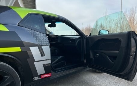 Dodge Challenger III рестайлинг 2, 2018 год, 3 200 000 рублей, 1 фотография