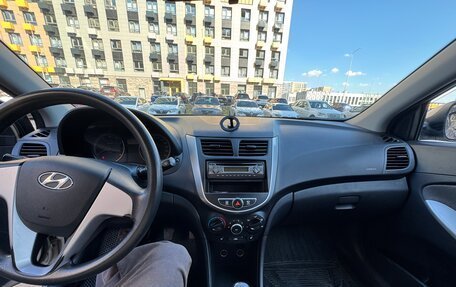 Hyundai Solaris II рестайлинг, 2012 год, 620 000 рублей, 10 фотография