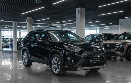 Toyota RAV4, 2020 год, 3 540 000 рублей, 2 фотография