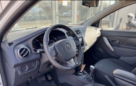 Renault Logan II, 2015 год, 870 000 рублей, 9 фотография