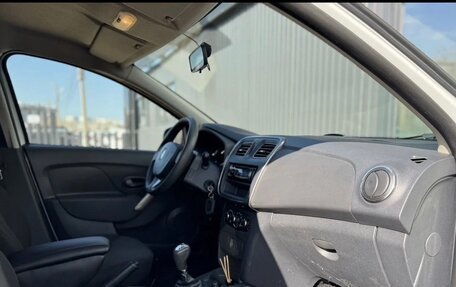 Renault Logan II, 2015 год, 870 000 рублей, 14 фотография