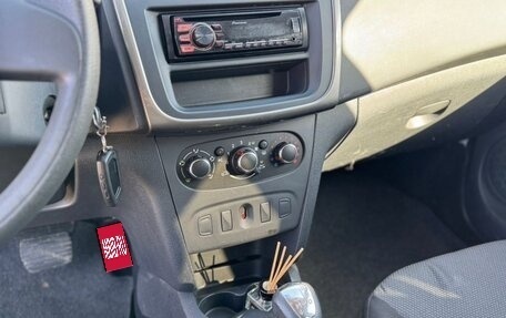 Renault Logan II, 2015 год, 870 000 рублей, 11 фотография