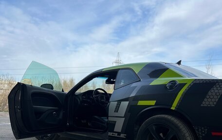 Dodge Challenger III рестайлинг 2, 2018 год, 3 200 000 рублей, 2 фотография