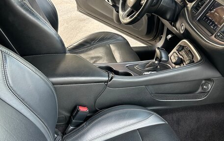 Dodge Challenger III рестайлинг 2, 2018 год, 3 200 000 рублей, 4 фотография
