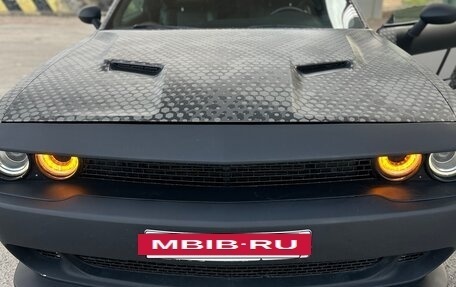 Dodge Challenger III рестайлинг 2, 2018 год, 3 200 000 рублей, 6 фотография
