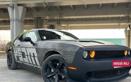 Dodge Challenger III рестайлинг 2, 2018 год, 3 200 000 рублей, 13 фотография