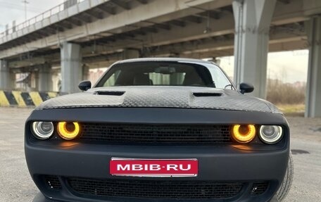 Dodge Challenger III рестайлинг 2, 2018 год, 3 200 000 рублей, 14 фотография