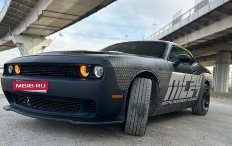 Dodge Challenger III рестайлинг 2, 2018 год, 3 200 000 рублей, 15 фотография