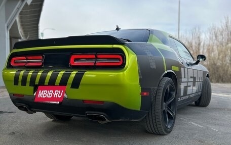 Dodge Challenger III рестайлинг 2, 2018 год, 3 200 000 рублей, 16 фотография