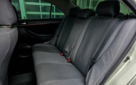 Toyota Avensis III рестайлинг, 2003 год, 810 000 рублей, 9 фотография