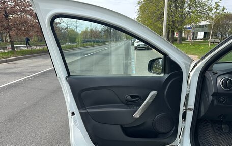 Renault Logan II, 2019 год, 785 000 рублей, 11 фотография