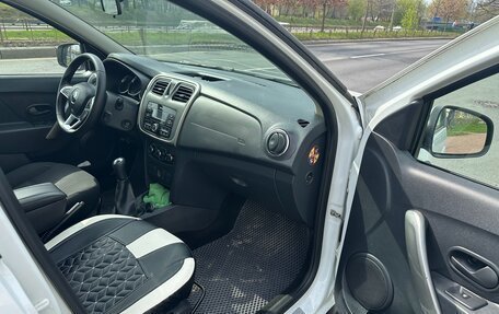 Renault Logan II, 2019 год, 785 000 рублей, 10 фотография