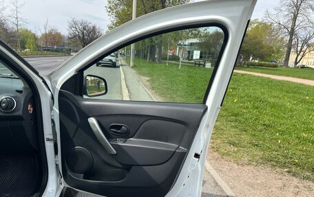 Renault Logan II, 2019 год, 785 000 рублей, 12 фотография