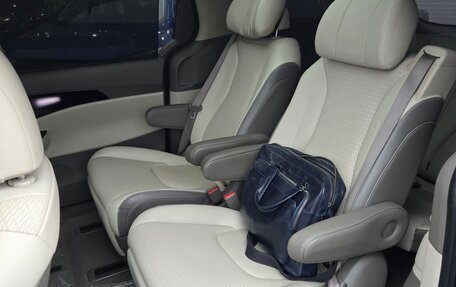 KIA Carnival, 2021 год, 4 300 000 рублей, 30 фотография