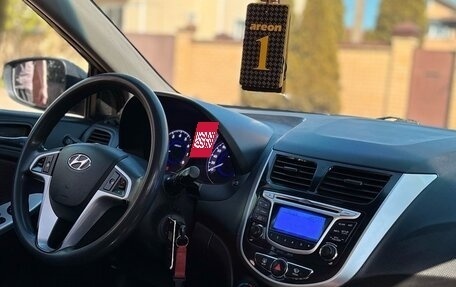 Hyundai Solaris II рестайлинг, 2011 год, 680 000 рублей, 10 фотография