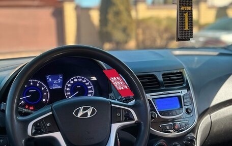 Hyundai Solaris II рестайлинг, 2011 год, 680 000 рублей, 7 фотография