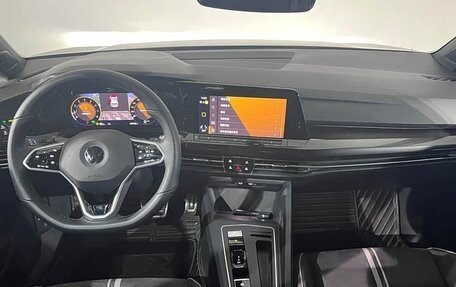 Volkswagen Golf VIII, 2022 год, 2 100 000 рублей, 9 фотография
