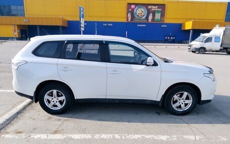 Mitsubishi Outlander III рестайлинг 3, 2012 год, 1 300 000 рублей, 2 фотография
