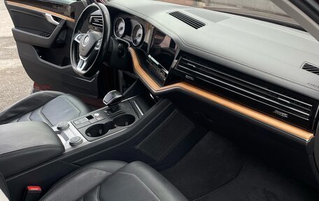 Volkswagen Touareg III, 2018 год, 5 500 000 рублей, 16 фотография