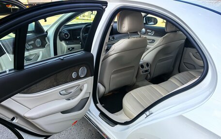 Mercedes-Benz E-Класс, 2017 год, 3 500 000 рублей, 23 фотография