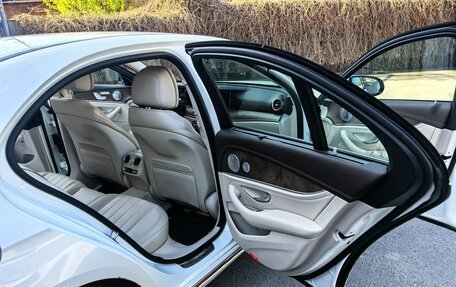 Mercedes-Benz E-Класс, 2017 год, 3 500 000 рублей, 22 фотография
