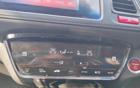 Honda Vezel, 2014 год, 1 400 000 рублей, 17 фотография