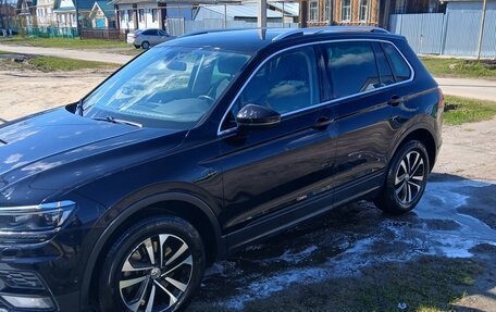 Volkswagen Tiguan II, 2019 год, 2 800 000 рублей, 3 фотография