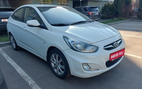 Hyundai Solaris II рестайлинг, 2011 год, 660 000 рублей, 2 фотография