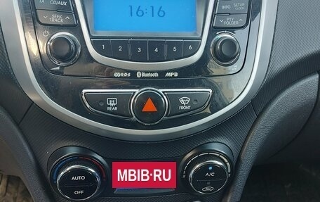 Hyundai Solaris II рестайлинг, 2011 год, 660 000 рублей, 12 фотография