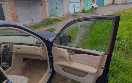 Mercedes-Benz E-Класс, 1998 год, 750 000 рублей, 5 фотография