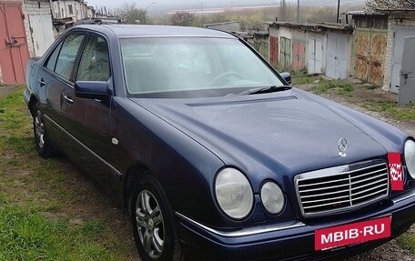 Mercedes-Benz E-Класс, 1998 год, 750 000 рублей, 2 фотография