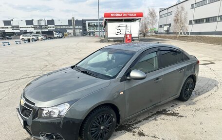Chevrolet Cruze II, 2010 год, 650 000 рублей, 4 фотография