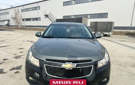 Chevrolet Cruze II, 2010 год, 650 000 рублей, 3 фотография