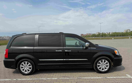 Chrysler Voyager IV, 2014 год, 1 700 000 рублей, 4 фотография