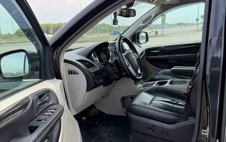 Chrysler Voyager IV, 2014 год, 1 700 000 рублей, 11 фотография